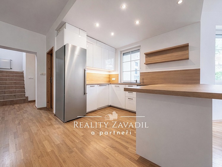 Pronájem rodinného domu 271 m², pozemek 1 382 m² - foto 7