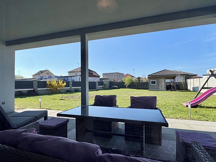 Pronájem rodinného domu 97 m², pozemek 741 m² - foto 3
