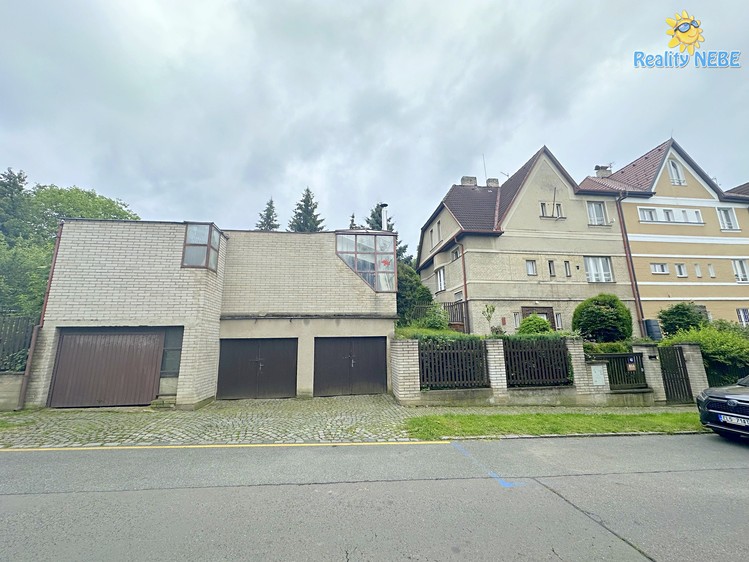 Pronájem vily 280 m², pozemek 1 042 m² - foto 1