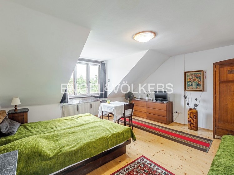 Pronájem vícegeneračního domu 196 m², pozemek 382 m² - foto 2
