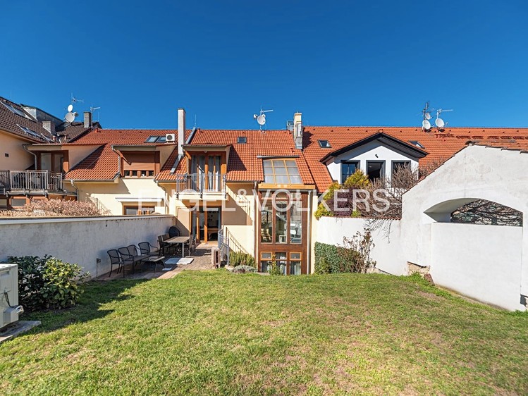 Pronájem  rodinného domu 350 m², pozemek 133 m² - foto 3