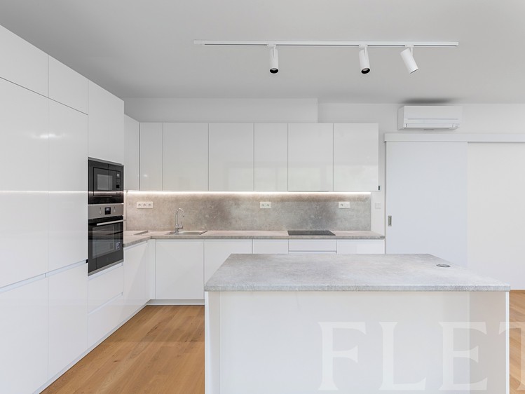 Pronájem rodinného domu 217 m², pozemek 108 m² - foto 4