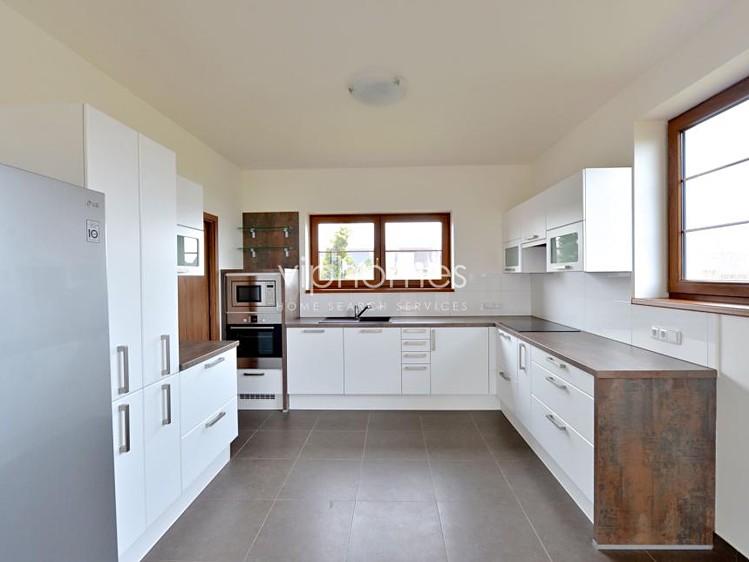 Pronájem vily 250 m², pozemek 520 m² - foto 2