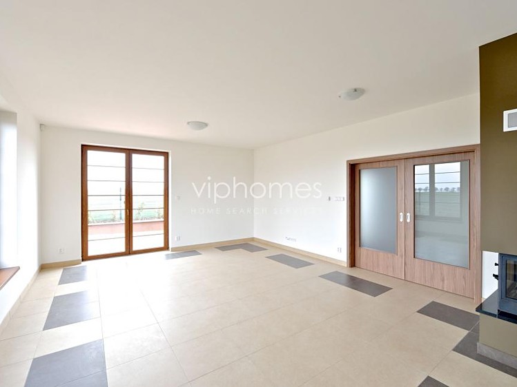 Pronájem vily 250 m², pozemek 520 m² - foto 1
