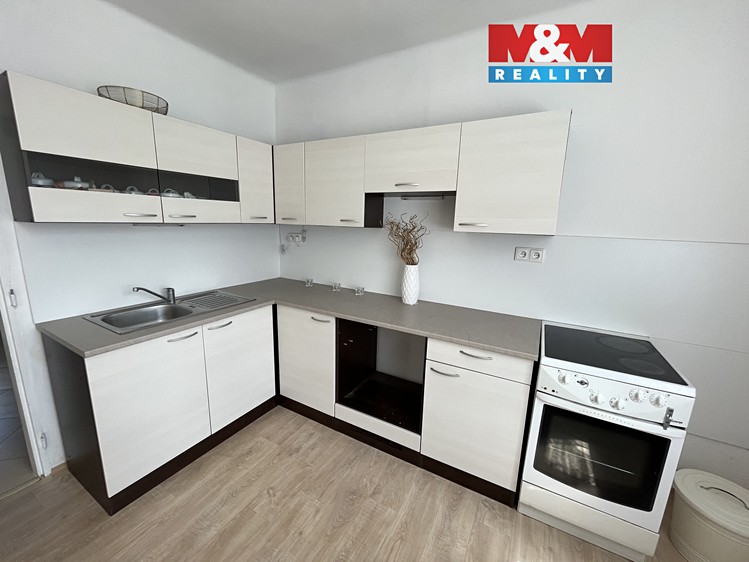 Pronájem rodinného domu 70 m², pozemek 731 m² - foto 1