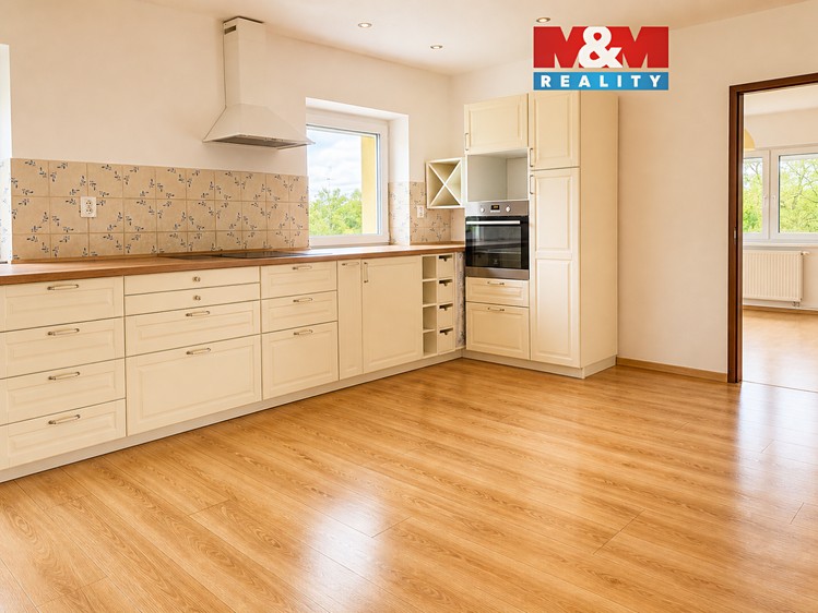 Pronájem rodinného domu 136 m², pozemek 3 300 m² - foto 1