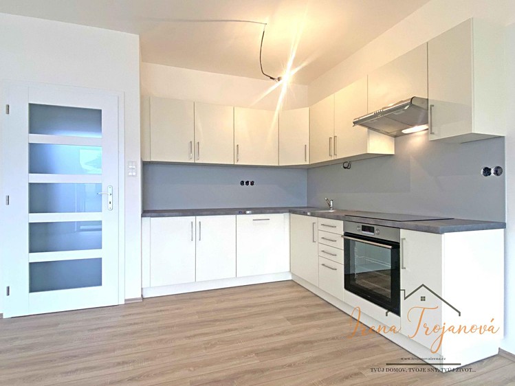 Pronájem rodinného domu 120 m², pozemek 140 m² - foto 1