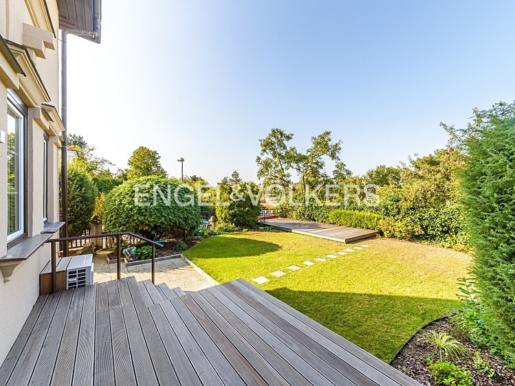 Pronájem rodinného domu 222 m², pozemek 387 m² - foto 2