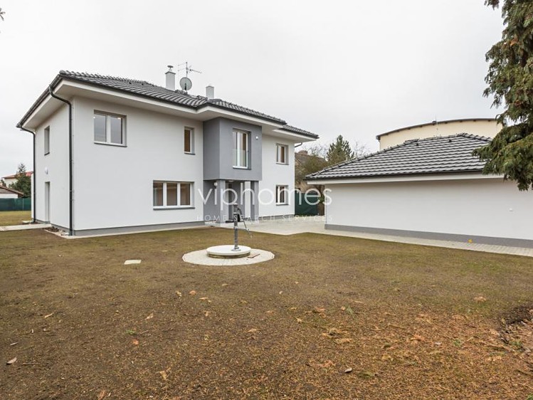 Pronájem  vily 260 m², pozemek 1 065 m² - foto 5