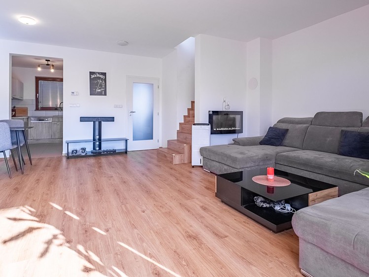 Pronájem rodinného domu 105 m², pozemek 203 m² - foto 2