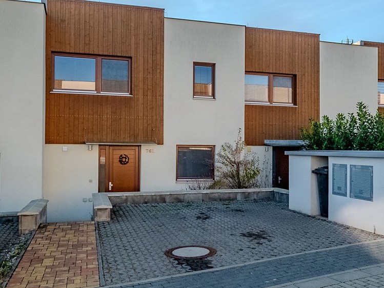 Pronájem rodinného domu 105 m², pozemek 203 m² - foto 1