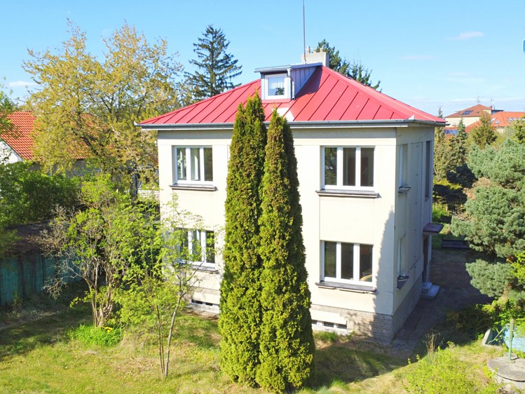 Pronájem rodinného domu 150 m², pozemek 1 633 m² - foto 1