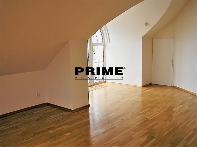 Pronájem rodinného domu 400 m², pozemek 997 m² - foto 4