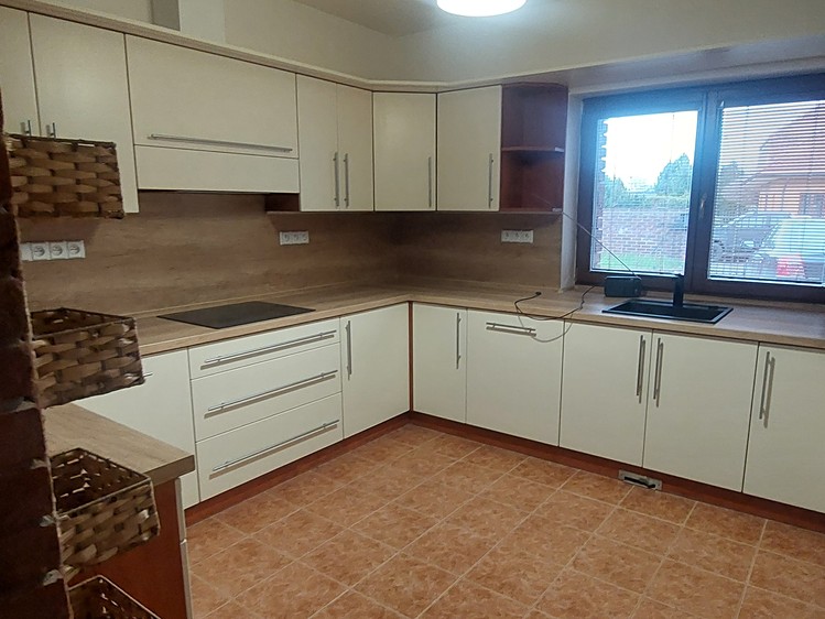 Pronájem  vícegeneračního domu 200 m², pozemek 1 300 m² - foto 4