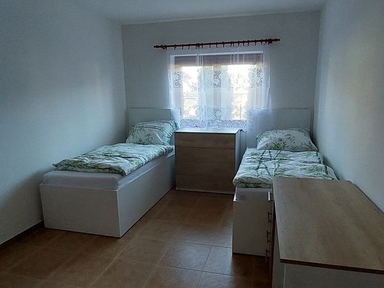 Pronájem  vícegeneračního domu 200 m², pozemek 1 300 m² - foto 3