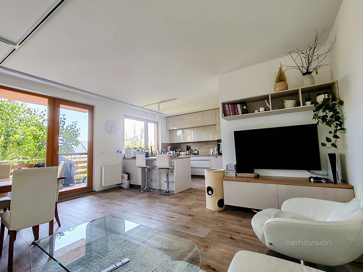 Pronájem rodinného domu 244 m², pozemek 212 m² - foto 2