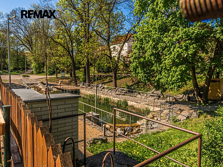 Pronájem vícegeneračního domu 195 m², pozemek 862 m² - foto 8