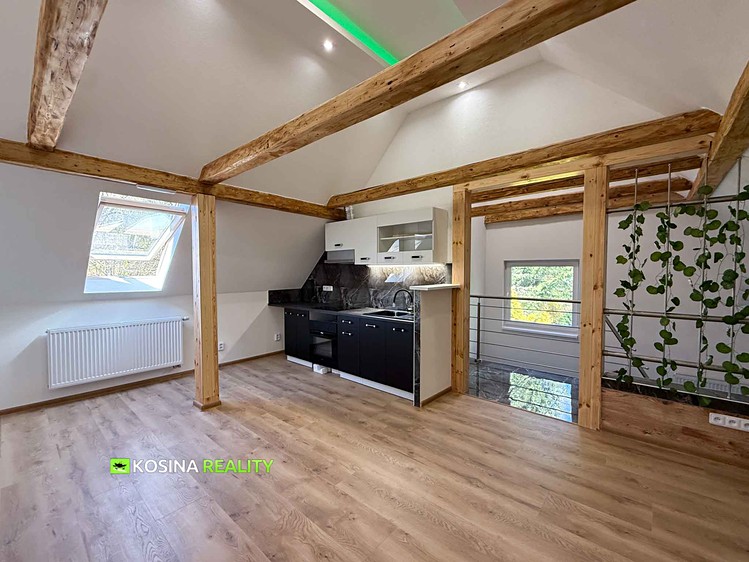 Pronájem rodinného domu 168 m², pozemek 642 m² - foto 1