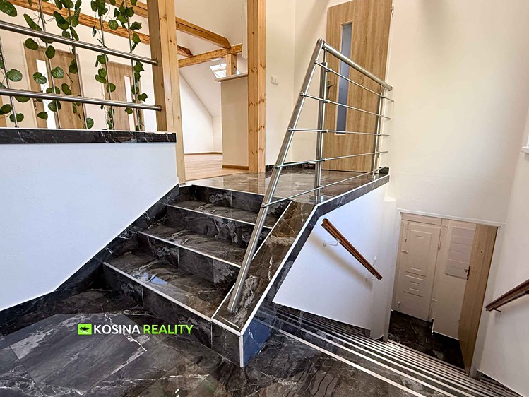 Pronájem rodinného domu 168 m², pozemek 642 m² - foto 8