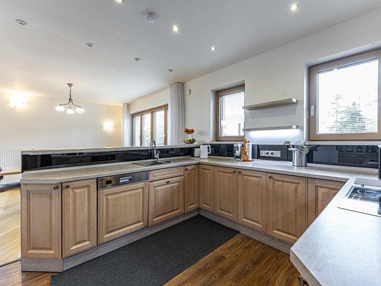 Pronájem  rodinného domu 350 m², pozemek 706 m² - foto 4