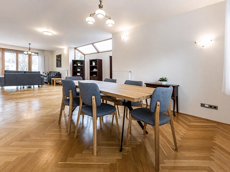 Pronájem  rodinného domu 350 m², pozemek 706 m² - foto 3