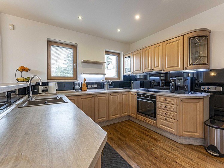 Pronájem  rodinného domu 350 m², pozemek 706 m² - foto 6