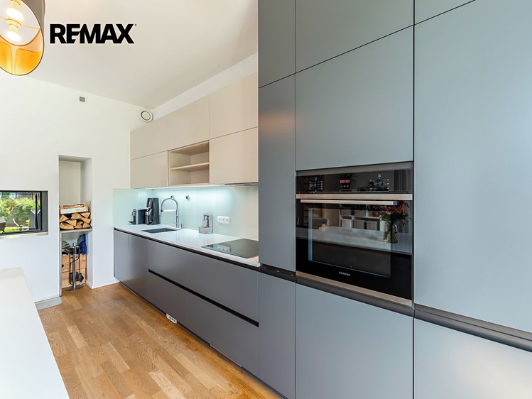 Pronájem rodinného domu 201 m², pozemek 197 m² - foto 4
