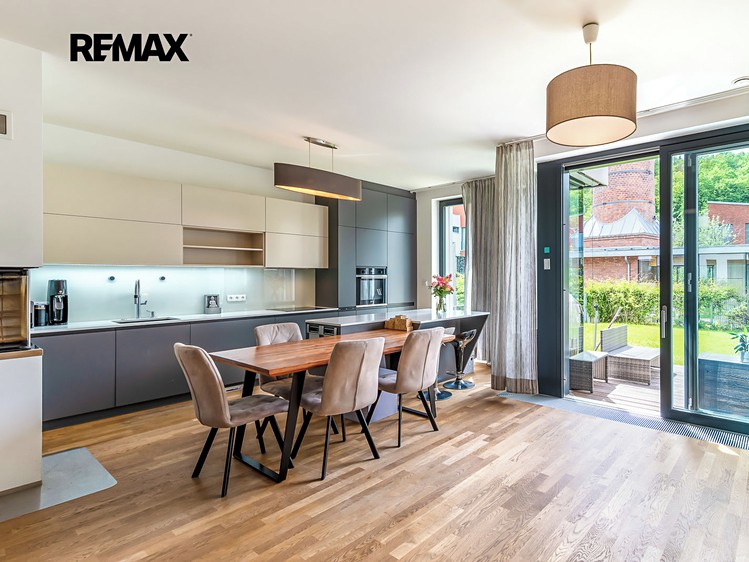 Pronájem rodinného domu 201 m², pozemek 197 m² - foto 1