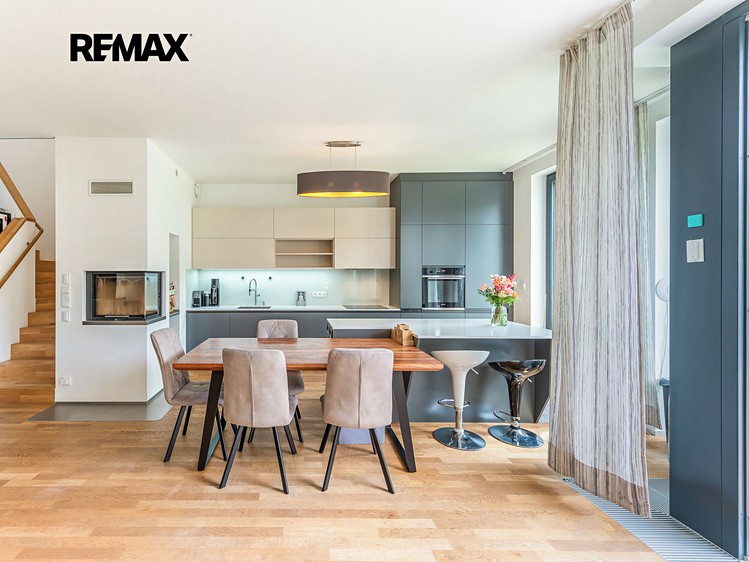 Pronájem rodinného domu 201 m², pozemek 197 m² - foto 3