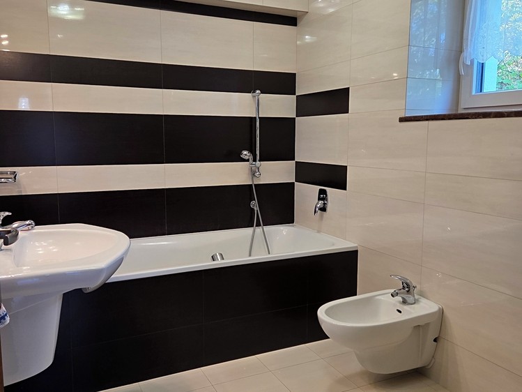 Pronájem rodinného domu 360 m², pozemek 700 m² - foto 5