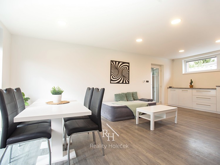 Pronájem rodinného domu 141 m², pozemek 810 m² - foto 3