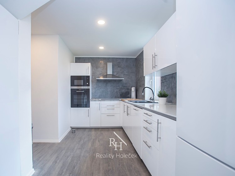 Pronájem rodinného domu 141 m², pozemek 810 m² - foto 7