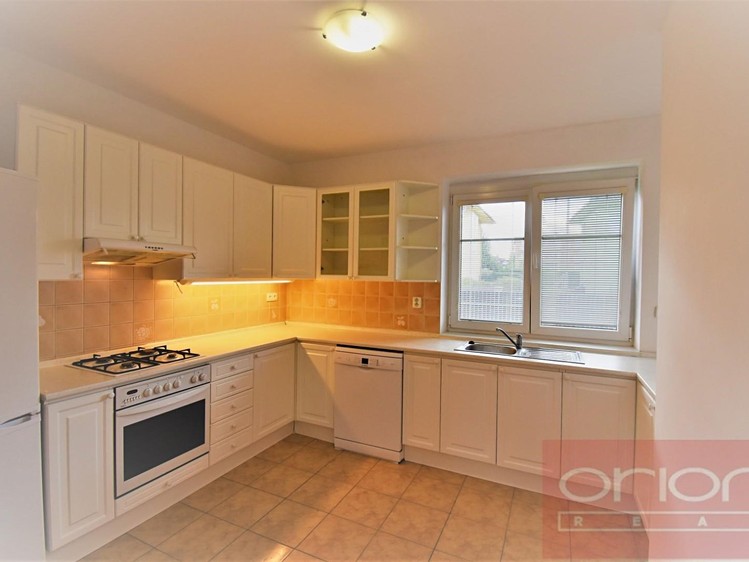 Pronájem rodinného domu 200 m², pozemek 500 m² - foto 3