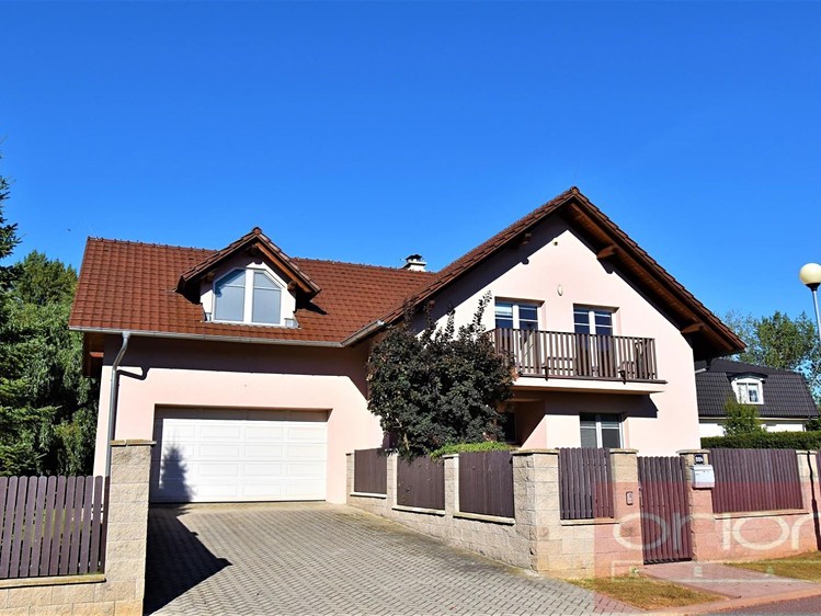Pronájem rodinného domu 200 m², pozemek 500 m² - foto 2