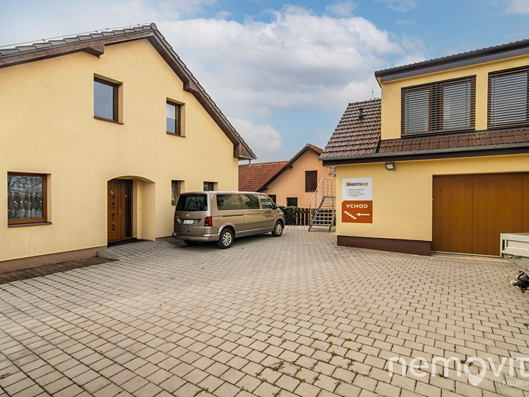 Pronájem rodinného domu 281 m², pozemek 1 010 m² - foto 3