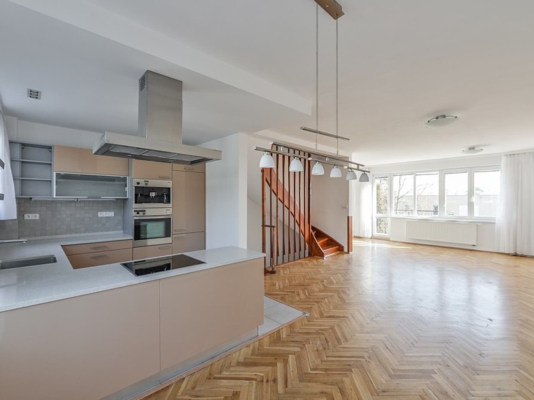 Pronájem rodinného domu 172 m², pozemek 295 m² - foto 1