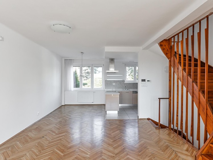 Pronájem rodinného domu 172 m², pozemek 295 m² - foto 2