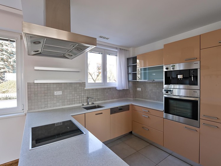 Pronájem rodinného domu 172 m², pozemek 295 m² - foto 3