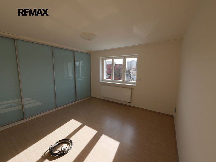 Pronájem rodinného domu 260 m², pozemek 699 m² - foto 8