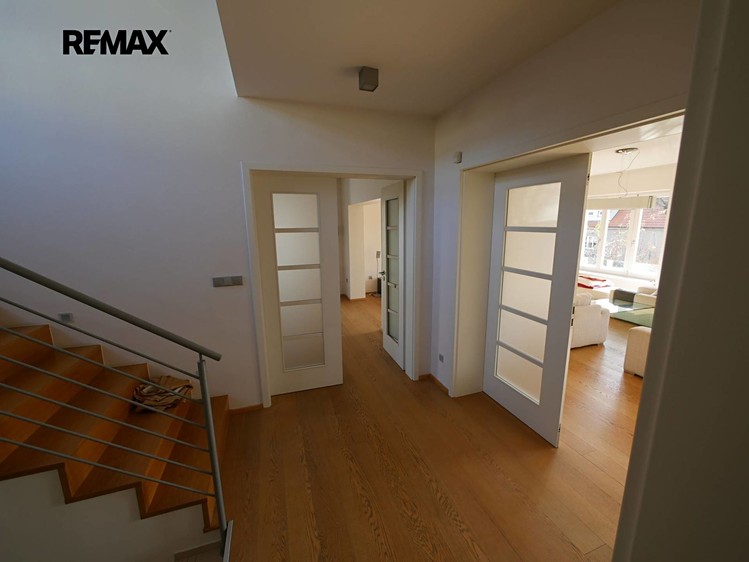 Pronájem rodinného domu 260 m², pozemek 699 m² - foto 6