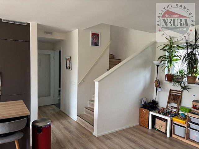 Pronájem rodinného domu 144 m², pozemek 255 m² - foto 8