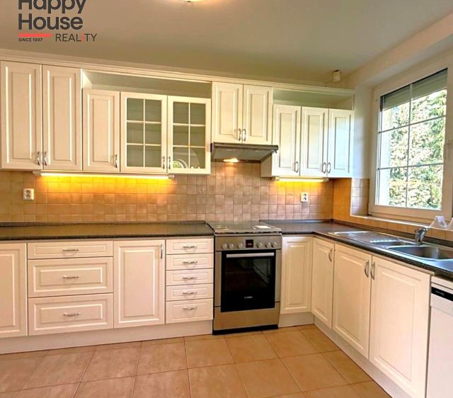 Pronájem  rodinného domu 400 m², pozemek 997 m² - foto 4