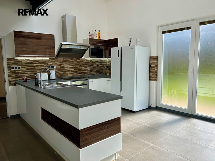 Pronájem rodinného domu 200 m², pozemek 1 241 m² - foto 6