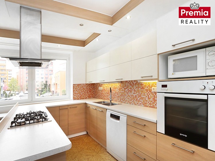 Pronájem rodinného domu 210 m², pozemek 249 m² - foto 1