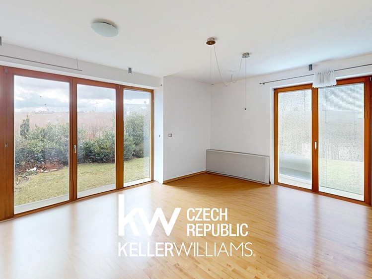 Pronájem rodinného domu 180 m², pozemek 320 m² - foto 2