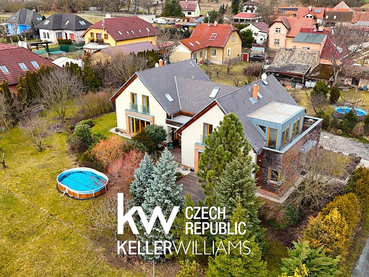 Pronájem rodinného domu 180 m², pozemek 320 m² - foto 1