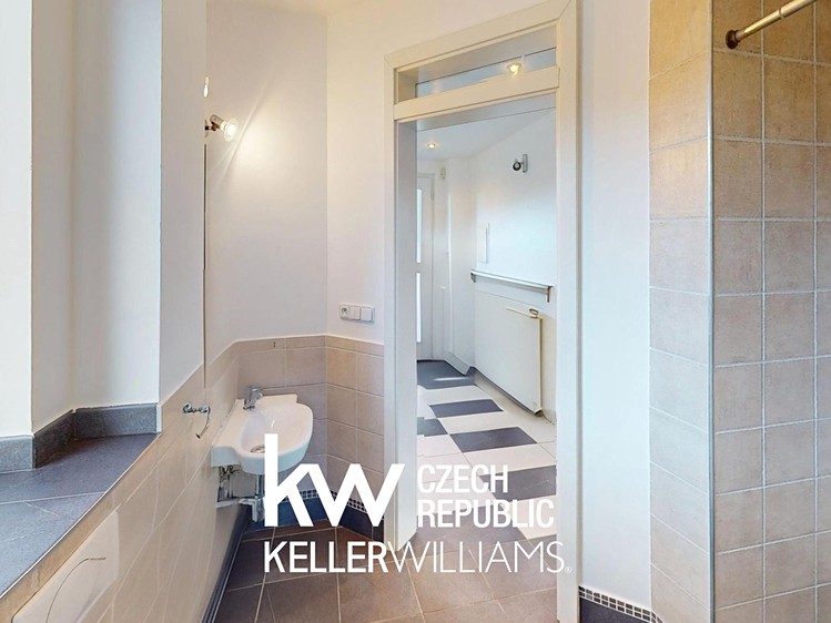 Pronájem rodinného domu 180 m², pozemek 320 m² - foto 8