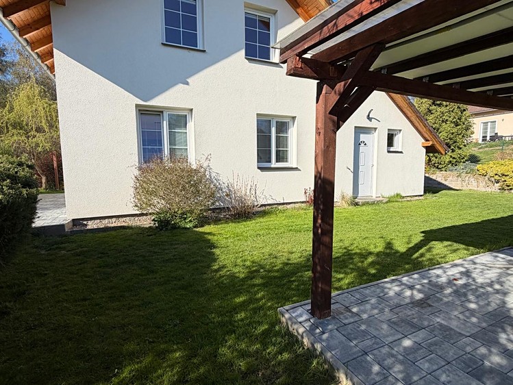 Pronájem rodinného domu 130 m², pozemek 1 783 m² - foto 1