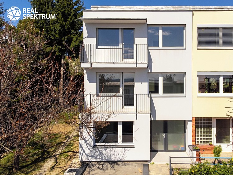 Pronájem rodinného domu 139 m², pozemek 304 m² - foto 1