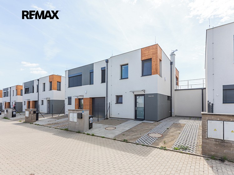 Pronájem rodinného domu 107 m², pozemek 124 m² - foto 1